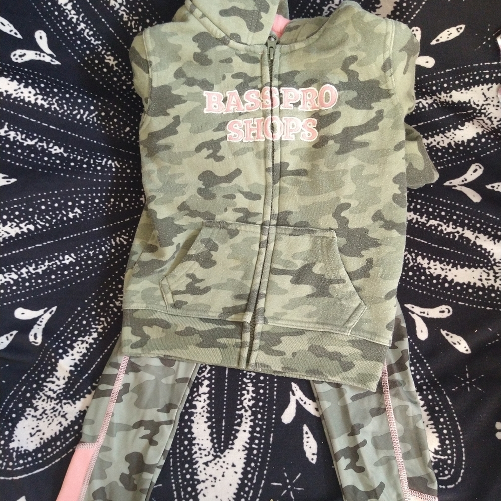 Bass pro shop outfit- size 4t toddler girls